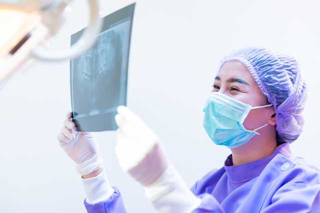 Tooth Extraction: What It Is Like And Post-Extraction Care Tooth Extraction: What It Is Like And Post-Extraction Care
